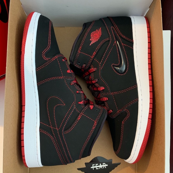 Air Jordan Retro 1 Mid Size 7Y Brand New Authentic